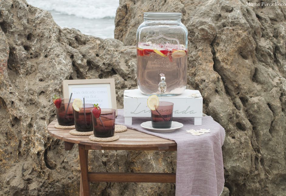 Flores, boda, playa y una invitación