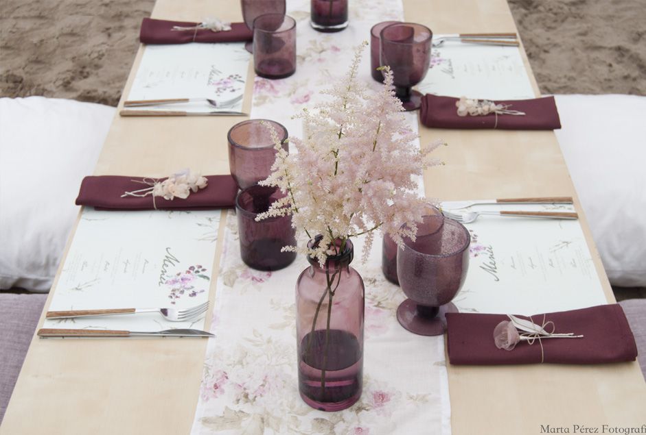Flores, boda, playa y una invitación