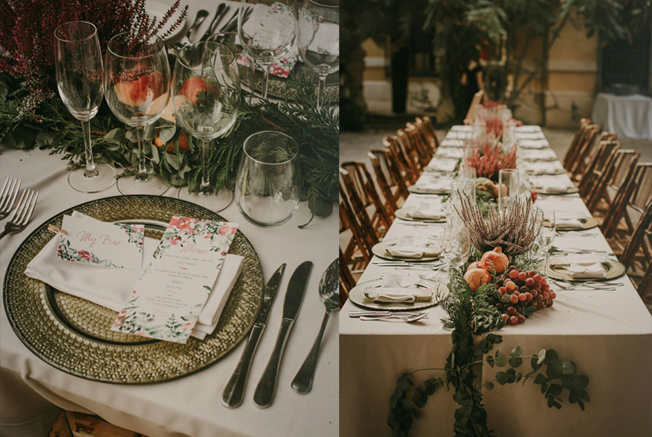 Invitación con flores burdeos y helechos en acuarela